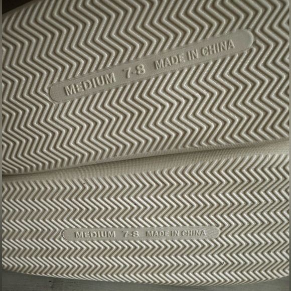 SMILEY FACE PLUSH SLIPPERS - Picture 5 of 6